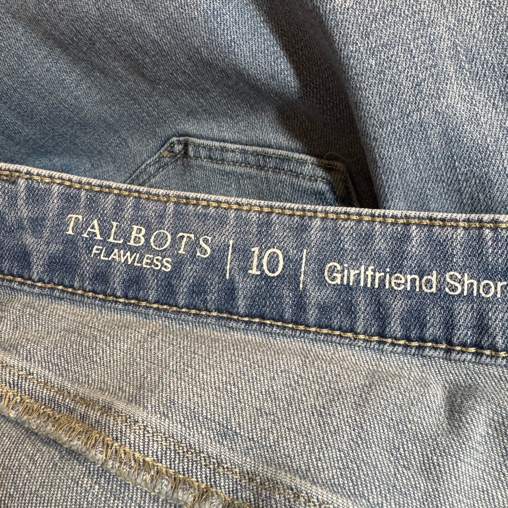 Talbots Women's FLAWLESS   GIRLFRIEND DENIMSHORTS   SIZE: 10     #H - Picture 6 of 7